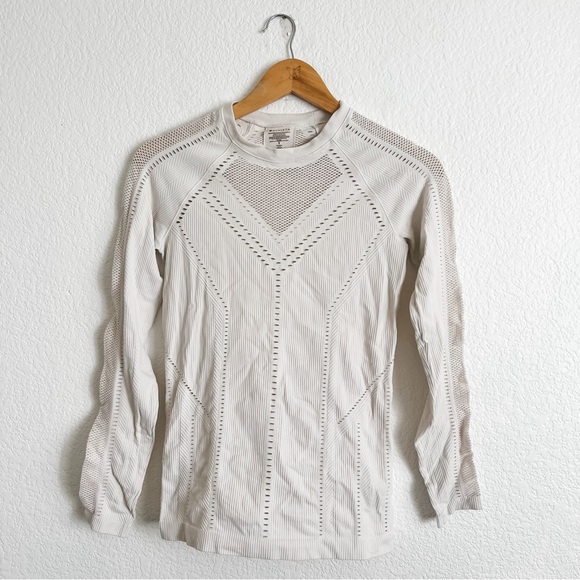 Athleta Tops - Athleta Size Small Oxygen White Long Sleeve Cutout Athletic Top